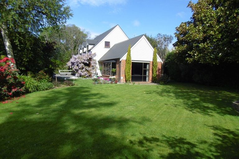 Photo of property in 82b Avonhead Road, Avonhead, Christchurch, 8042