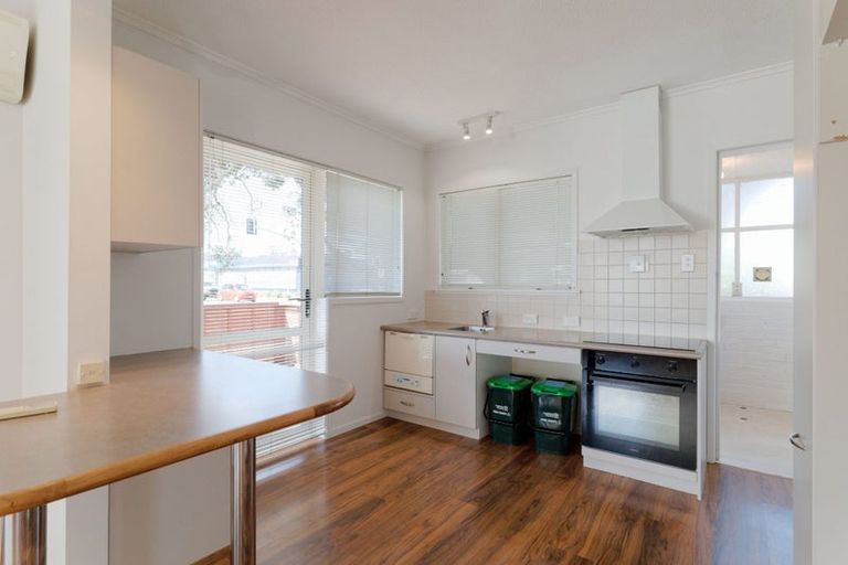 Photo of property in 1/760 Beach Road, Browns Bay, Auckland, 0630