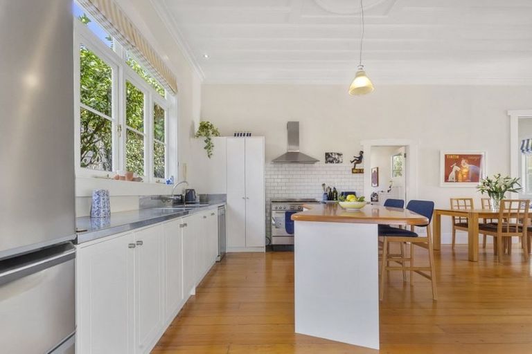 Photo of property in 12b Kawerau Avenue, Devonport, Auckland, 0624