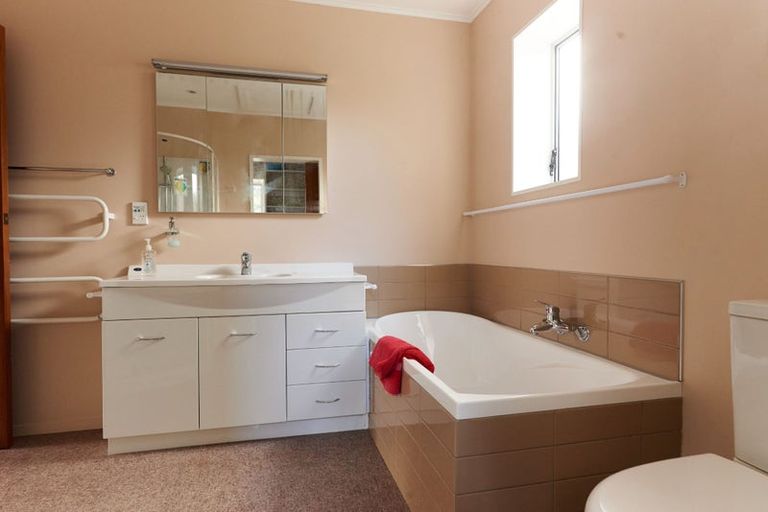 Photo of property in 116 Muritai Road, Eastbourne, Lower Hutt, 5013