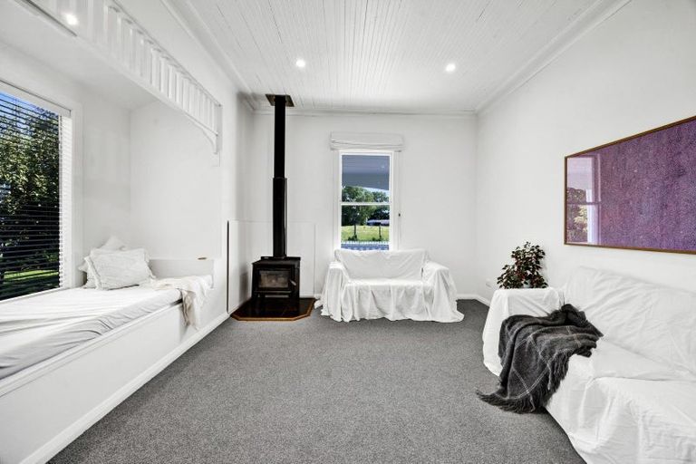 Photo of property in 13 Standish Street, Midhirst, Stratford, 4394