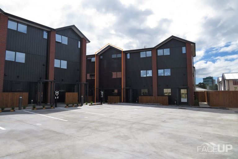 Photo of property in 9/10 Wilsher Crescent, Henderson, Auckland, 0612