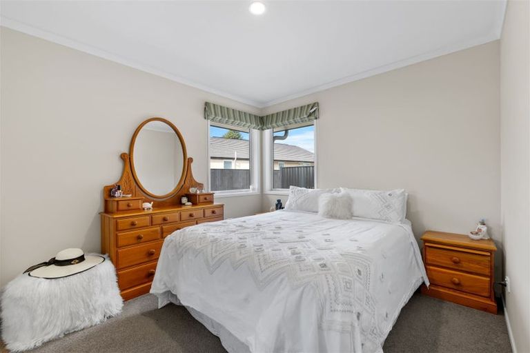 Photo of property in 15a Canberra Place, Redwood, Christchurch, 8051