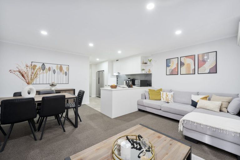 Photo of property in 11/17 Harbour View Road, Te Atatu Peninsula, Auckland, 0610