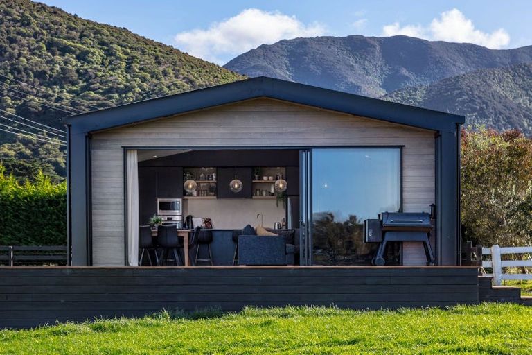 Photo of property in 52 Cross Creek Road, Western Lake, Featherston, 5773