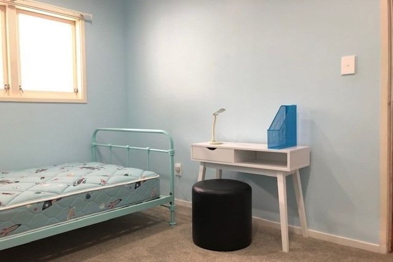 Photo of property in 2/21 Cresta Avenue, Beach Haven, Auckland, 0626