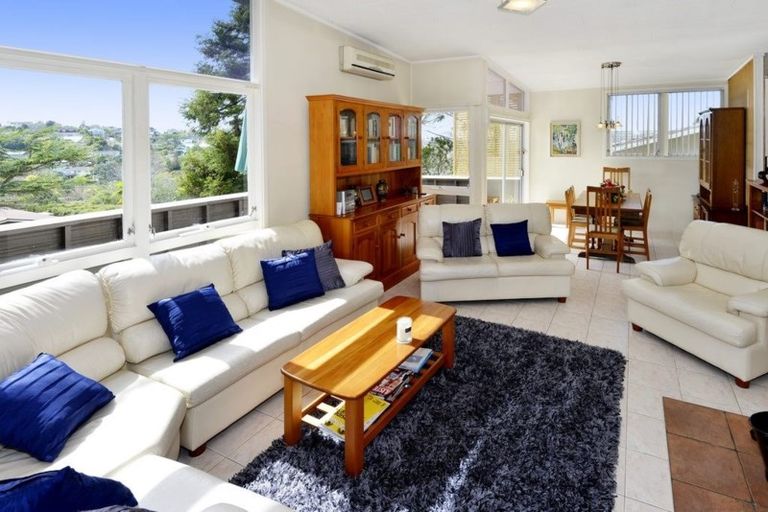 Photo of property in 12 Nor'east Drive, Northcross, Auckland, 0632
