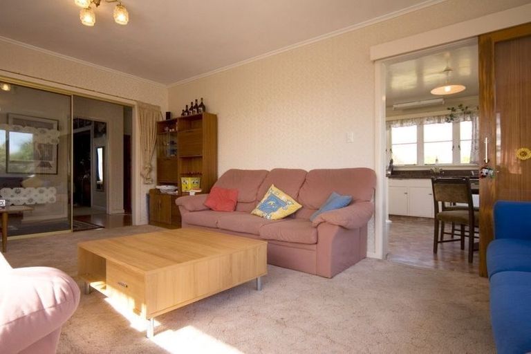 Photo of property in 278 Glenfield Road, Glenfield, Auckland, 0629