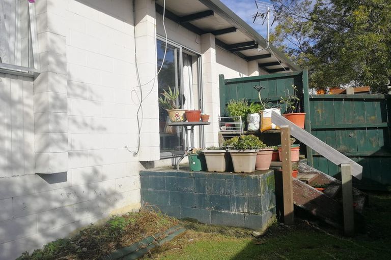 Photo of property in 2/60 Clayburn Road, Glen Eden, Auckland, 0602