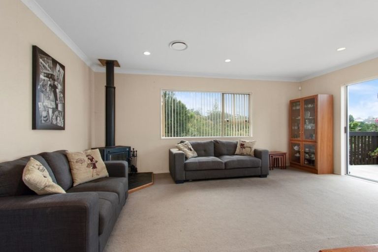 Photo of property in 14 Glenfinn Place, Massey, Auckland, 0614
