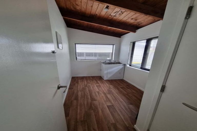 Photo of property in 116 Whangaparaoa Road, Red Beach, 0932