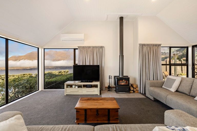 Photo of property in 110b Wynyard Crescent, Fernhill, Queenstown, 9300