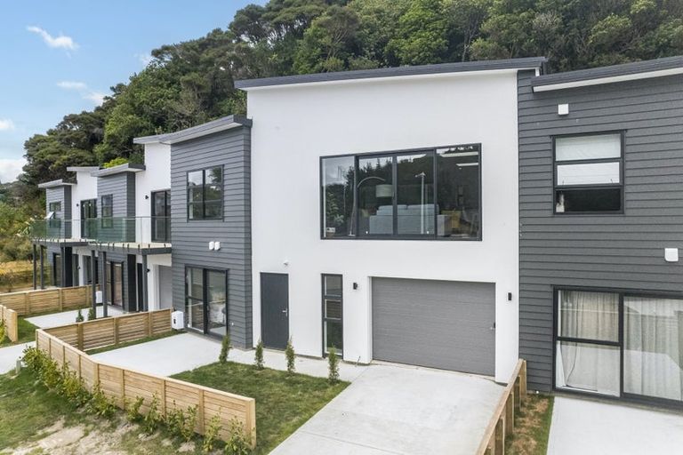 Photo of property in 4 Tradewinds Drive, Whitby, Porirua, 5024