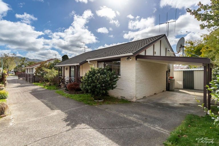 Photo of property in 2/3 Ararino Street, Trentham, Upper Hutt, 5018