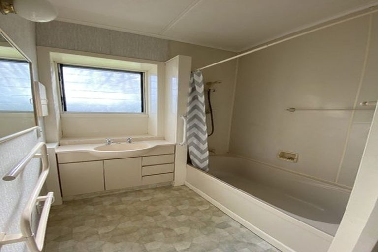 Photo of property in 16 Nicholson Avenue, Papatoetoe, Auckland, 2025