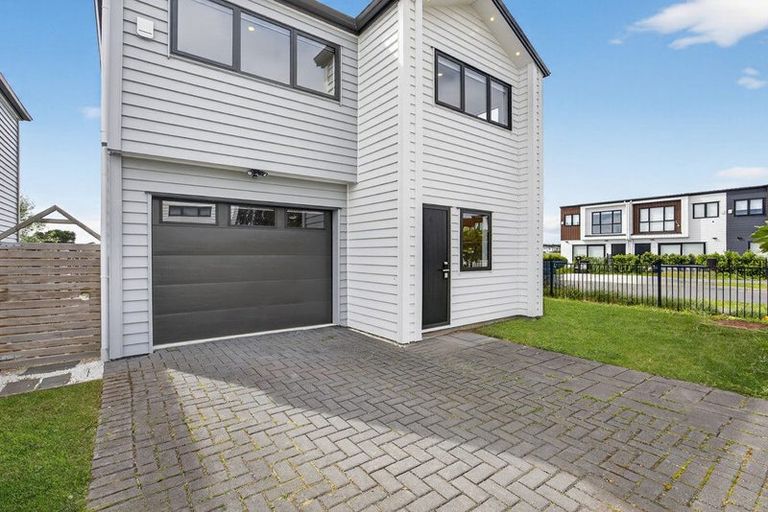 Photo of property in 27 Arahopu Place, Papakura, 2110