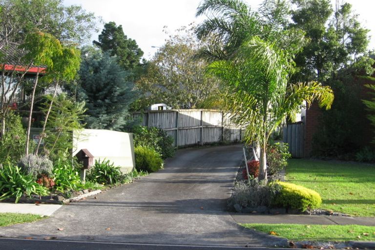Photo of property in 1/8 Bernie Edwards Place, Botany Downs, Auckland, 2010