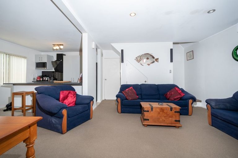 Photo of property in 1/39 Vina Place, Massey, Auckland, 0614