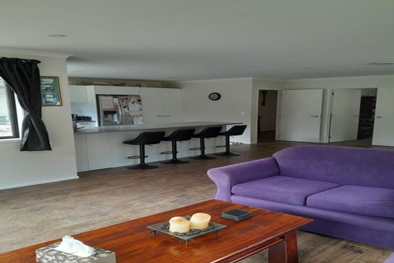 Photo of property in 296 Forest Hill Road, Waiatarua, Auckland, 0612