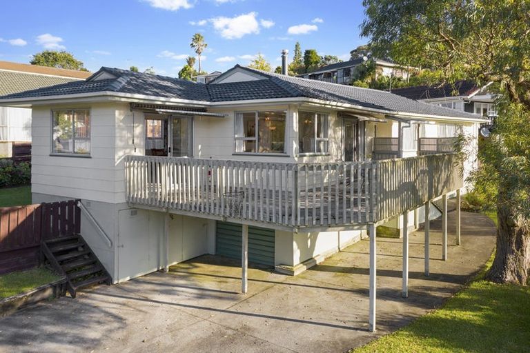 Photo of property in 16 The Grove, Titirangi, Auckland, 0604