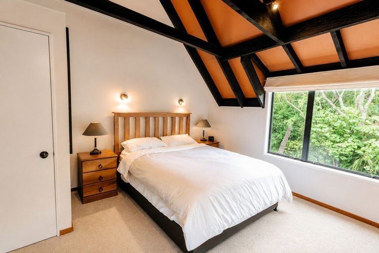 Photo of property in 2a Pitoitoi Road, Days Bay, Lower Hutt, 5013
