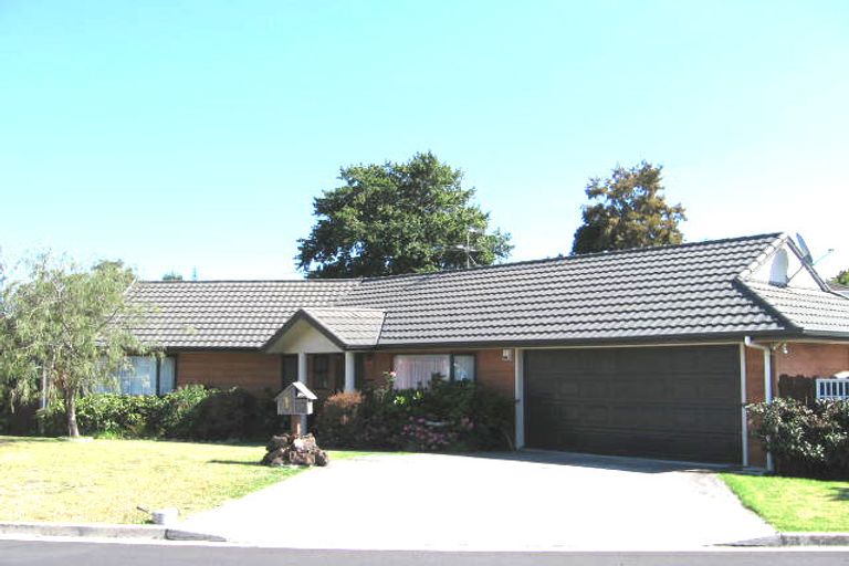 Photo of property in 1 Ryehill Close, New Lynn, Auckland, 0600