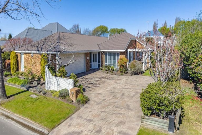 Photo of property in 4 Wardour Mews, Avonhead, Christchurch, 8042