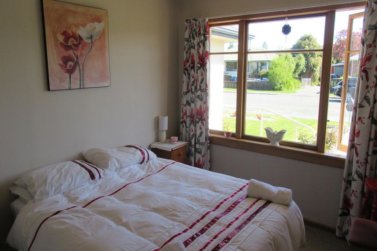 Photo of property in 14 Oxford Street, Waimate, 7924