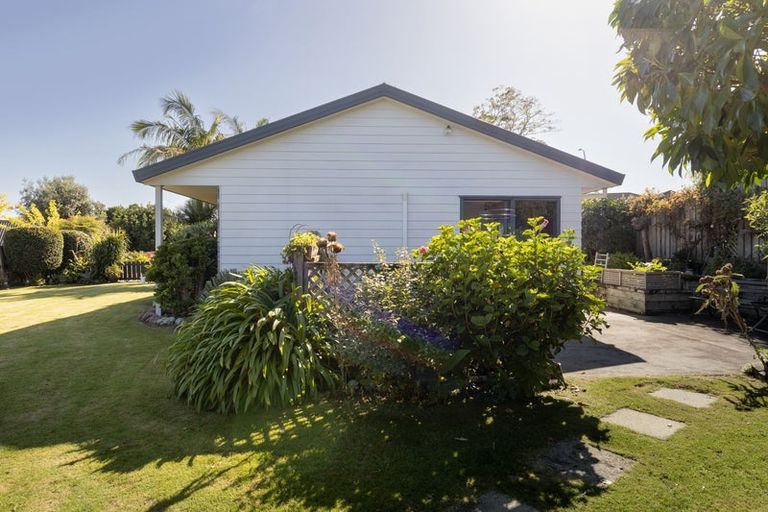 Photo of property in 16 Margaret Drive, Omokoroa, 3114