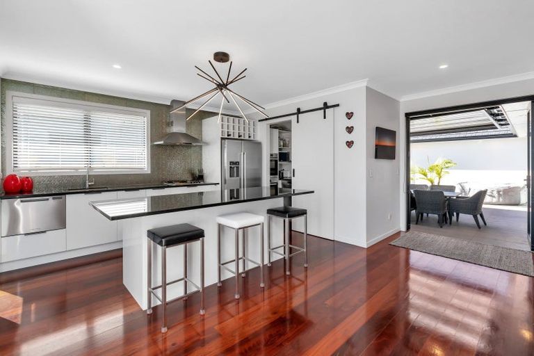 Photo of property in 7 Fred Carr Place, One Tree Point, 0118