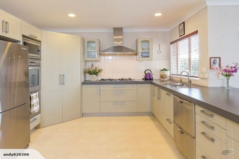 Photo of property in 2/3 Caldbeck Rise, Northpark, Auckland, 2013