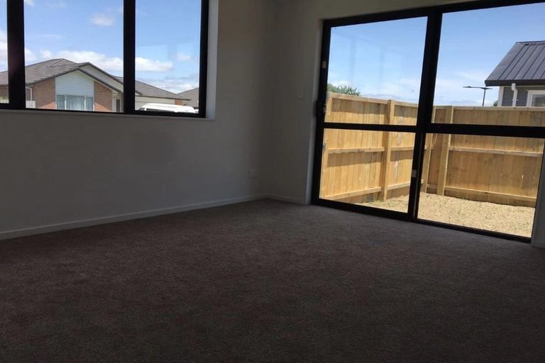 Photo of property in 6 Twin Parks Rise, Papakura, 2110