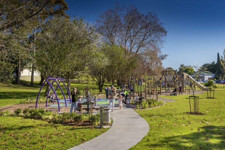 Photo of property in 2 Grahame Street, Devonport, Auckland, 0624