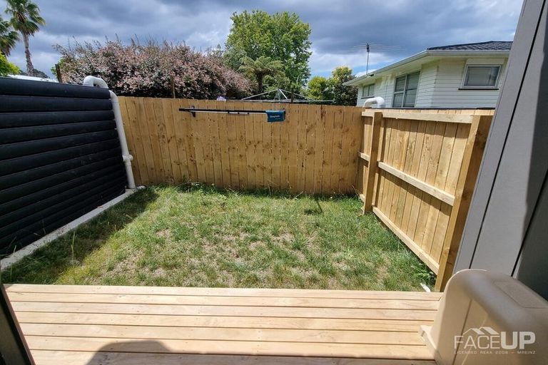 Photo of property in 64e Triangle Road, Massey, Auckland, 0614