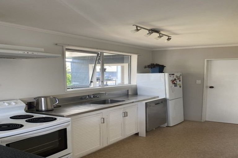 Photo of property in 22 Simcox Street, Otaki Beach, Otaki, 5512