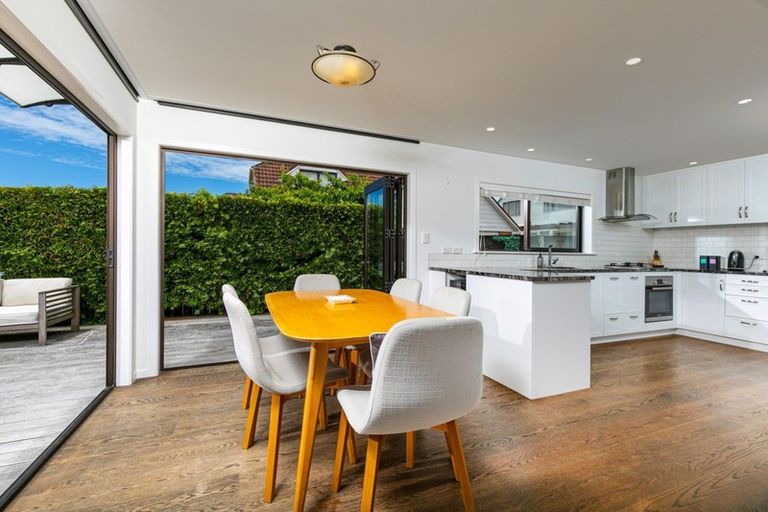 Photo of property in 2/27 Milford Road, Milford, Auckland, 0620