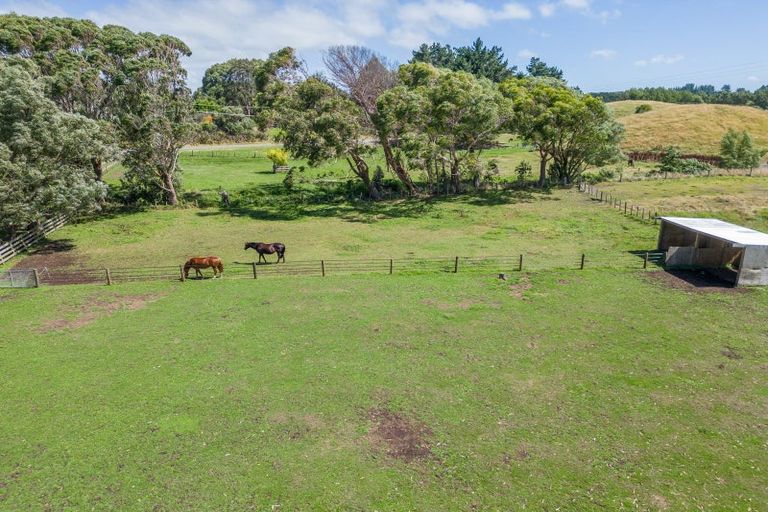 Photo of property in 82 Gary Road, Peka Peka, Otaki, 5581