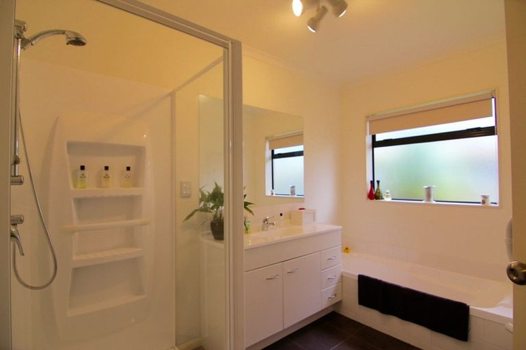 Photo of property in 38 Chesterfield Way, Orewa, 0931