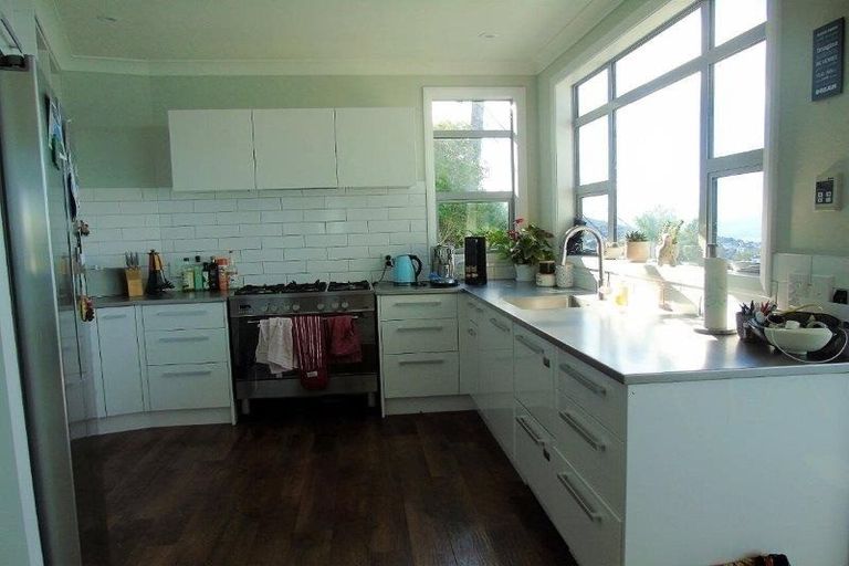 Photo of property in 118a Nicholson Road, Khandallah, Wellington, 6035