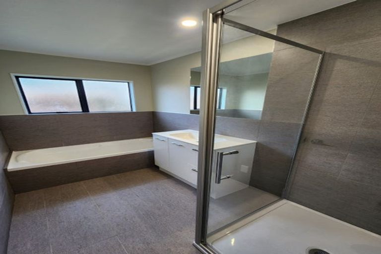 Photo of property in 1/14 Nerissa Place, Randwick Park, Auckland, 2105