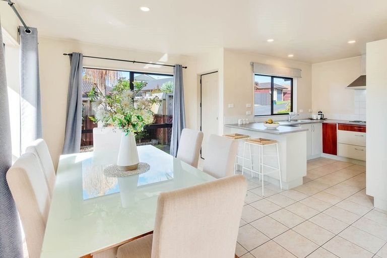 Photo of property in 30 Zefiro Drive, Massey, Auckland, 0614