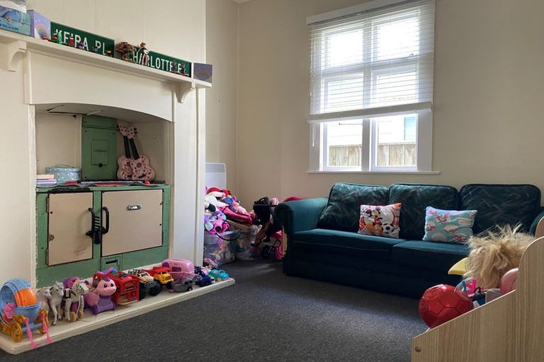 Photo of property in 37 Plunket Avenue, Petone, Lower Hutt, 5012