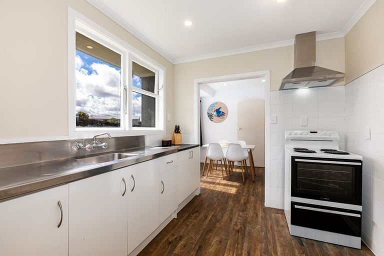 Photo of property in 17 Sombrero View, Ascot Park, Porirua, 5024