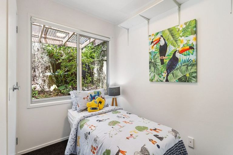 Photo of property in 3 Opanuku Road, Henderson Valley, Auckland, 0612