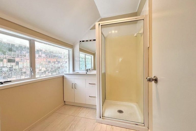 Photo of property in 5 Ancona Lane, Goodwood Heights, Auckland, 2105