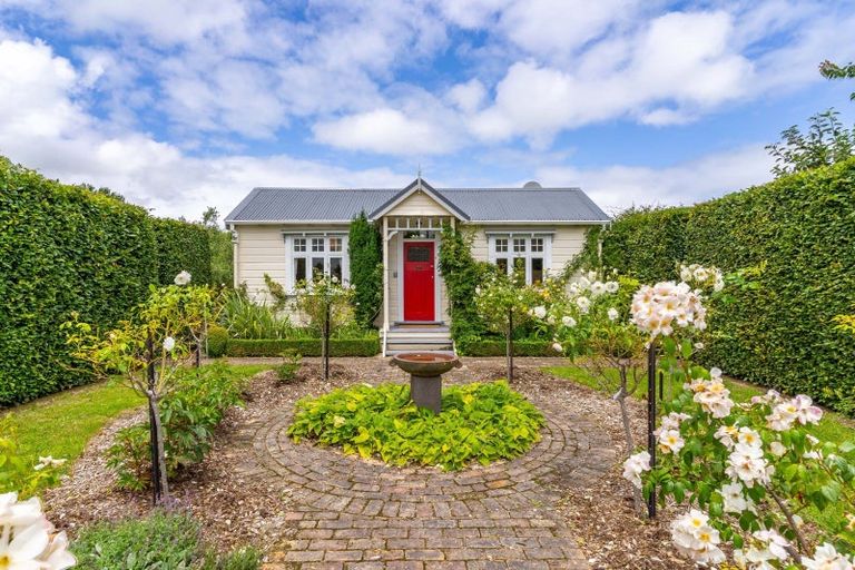 Photo of property in 120 Regent Street, Martinborough, 5711