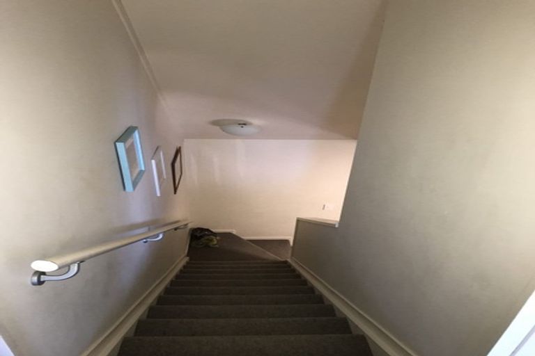 Photo of property in 6a Sunward Rise, Glenfield, Auckland, 0629