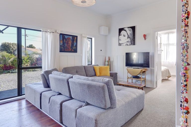 Photo of property in 92 Cornfoot Street, Castlecliff, Whanganui, 4501