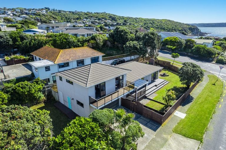 Photo of property in 2 Te Pene Avenue, Titahi Bay, Porirua, 5022