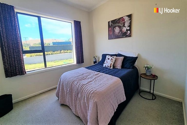 Photo of property in 1 Tiverton Street, Palmerston, 9430